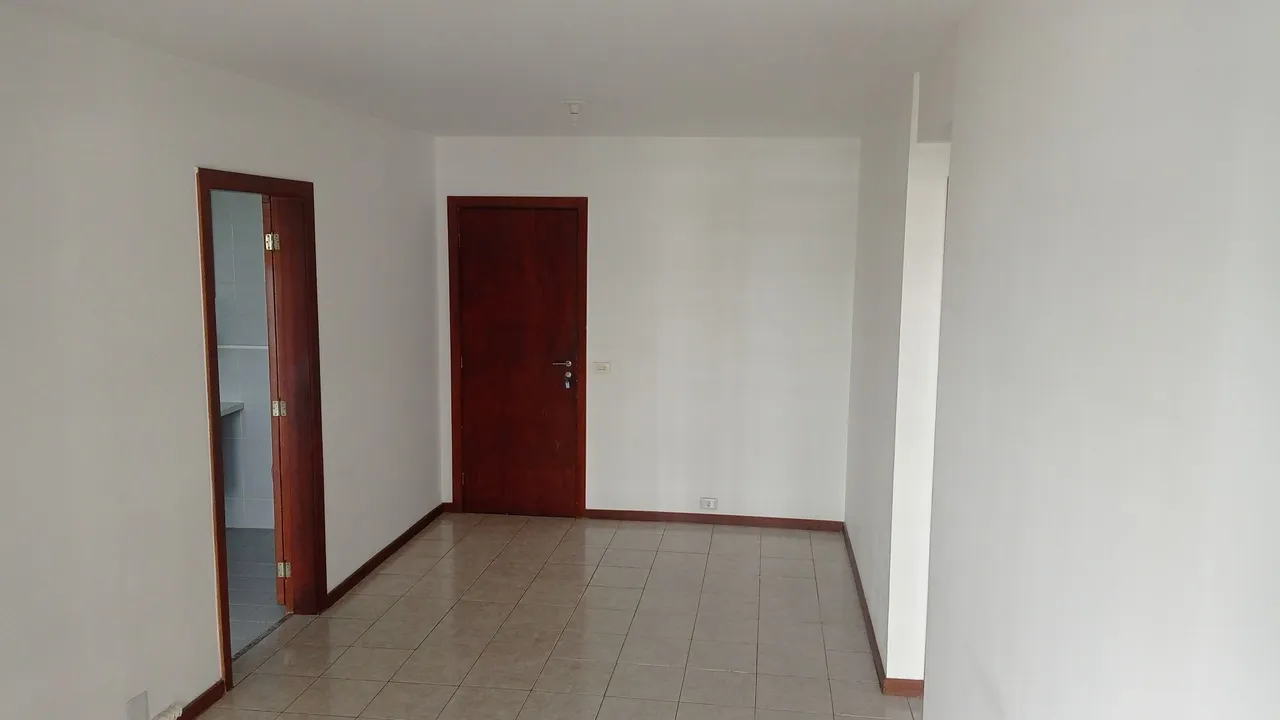 Glass-enclosed balcony in a 2-bedroom apartment, 78 m² — photo 16