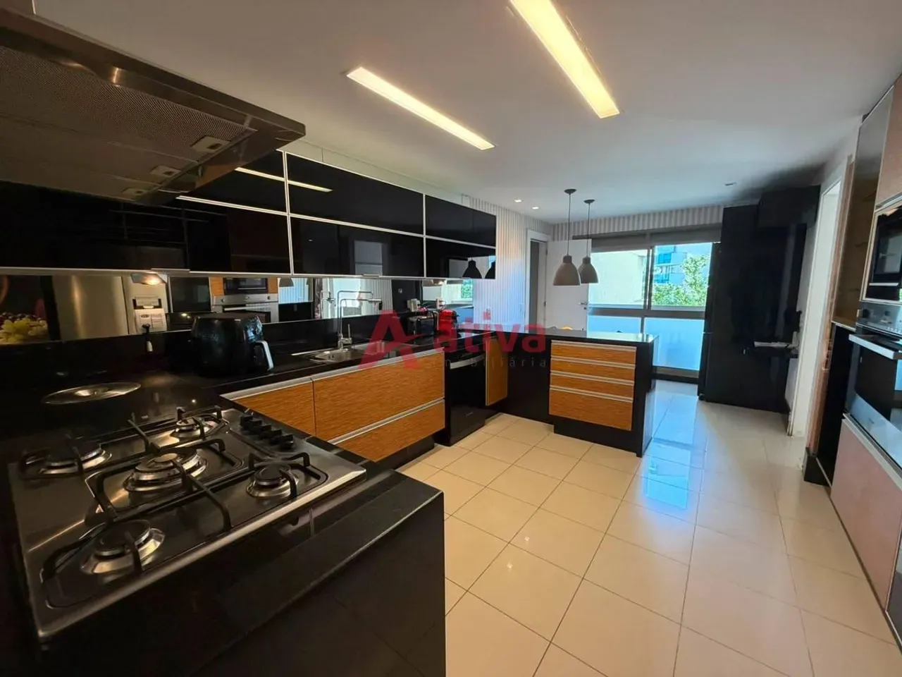 Furnished apartment with 4 bedrooms and an open-plan kitchen — photo 9