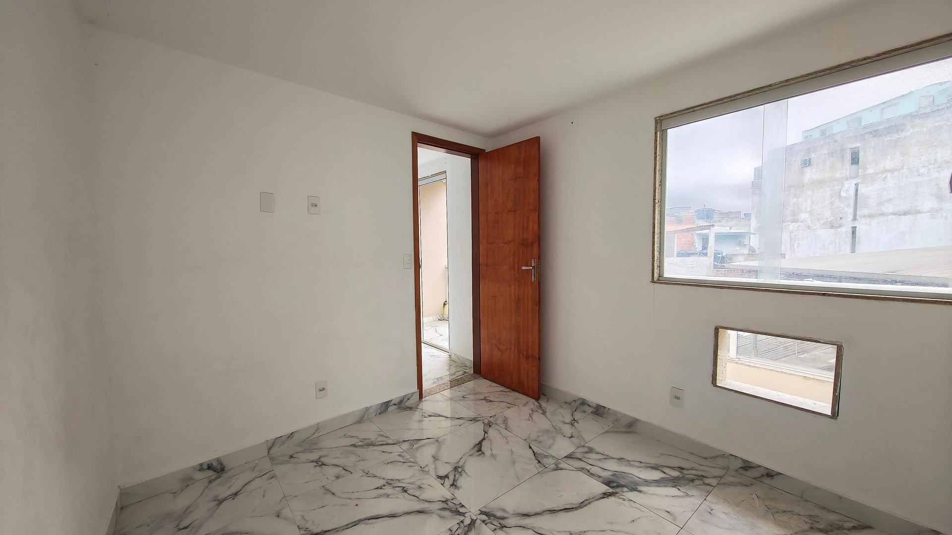 2-bedroom apartment with a glass-enclosed balcony — photo 11