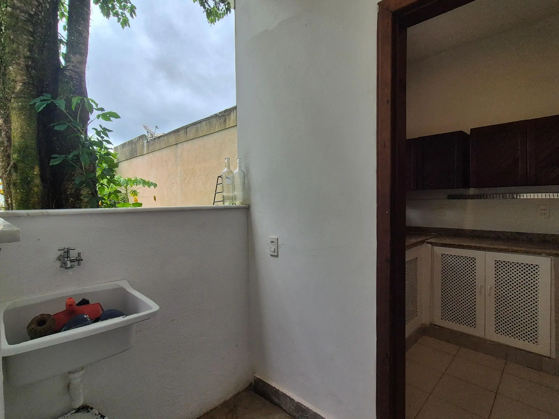 Condominium house to rent with 3 bedrooms and a suite — photo 59
