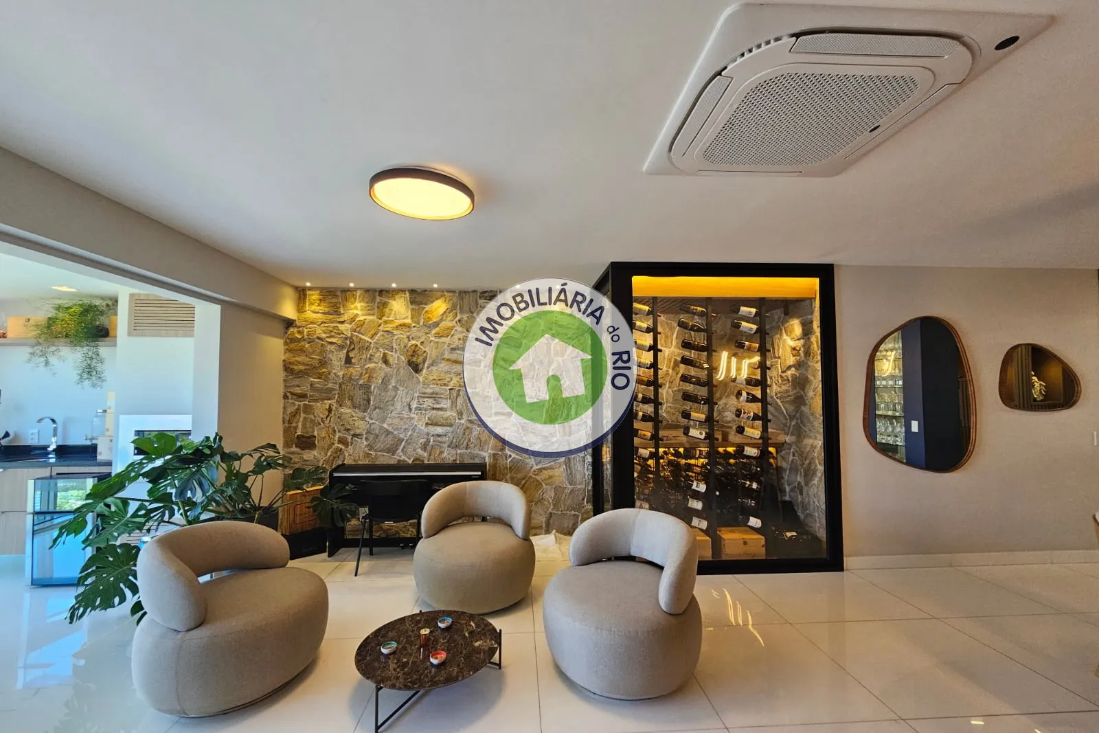 Unfurnished apartment with 4 bedrooms and glass balcony — photo 25