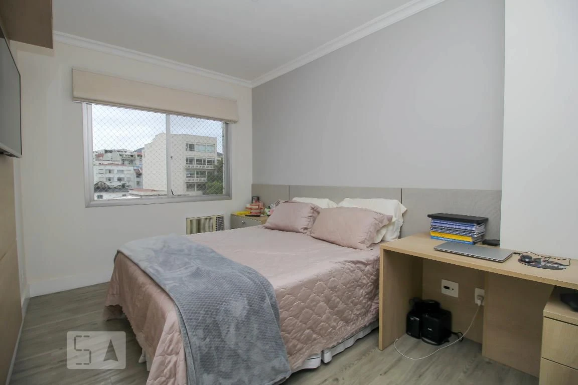 3-bedroom apartment with a glass-enclosed balcony — photo 13