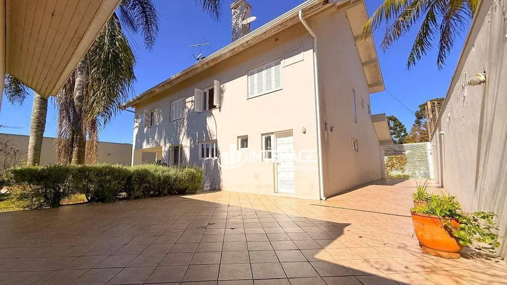 Condo house with private garden and laundry area — photo 17