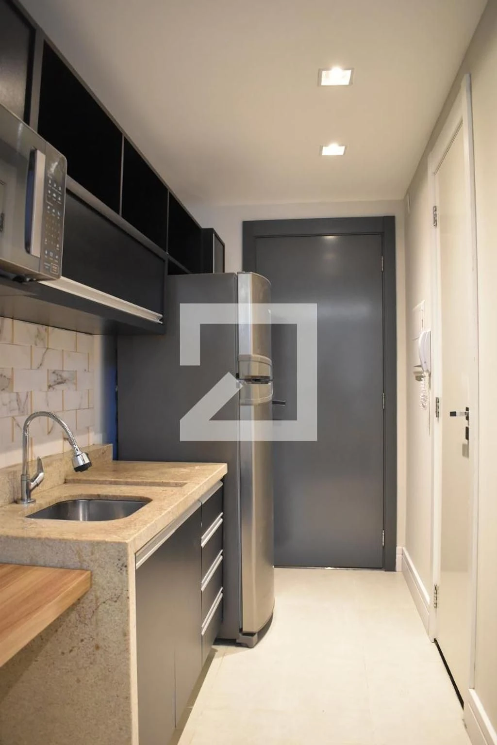 17 m² studio with a washing machine and a home office — photo 6