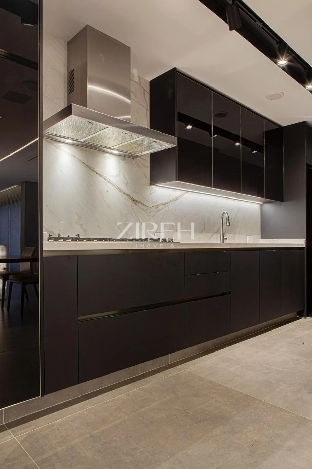 2-bedroom apartment in a building with a gym — photo 13
