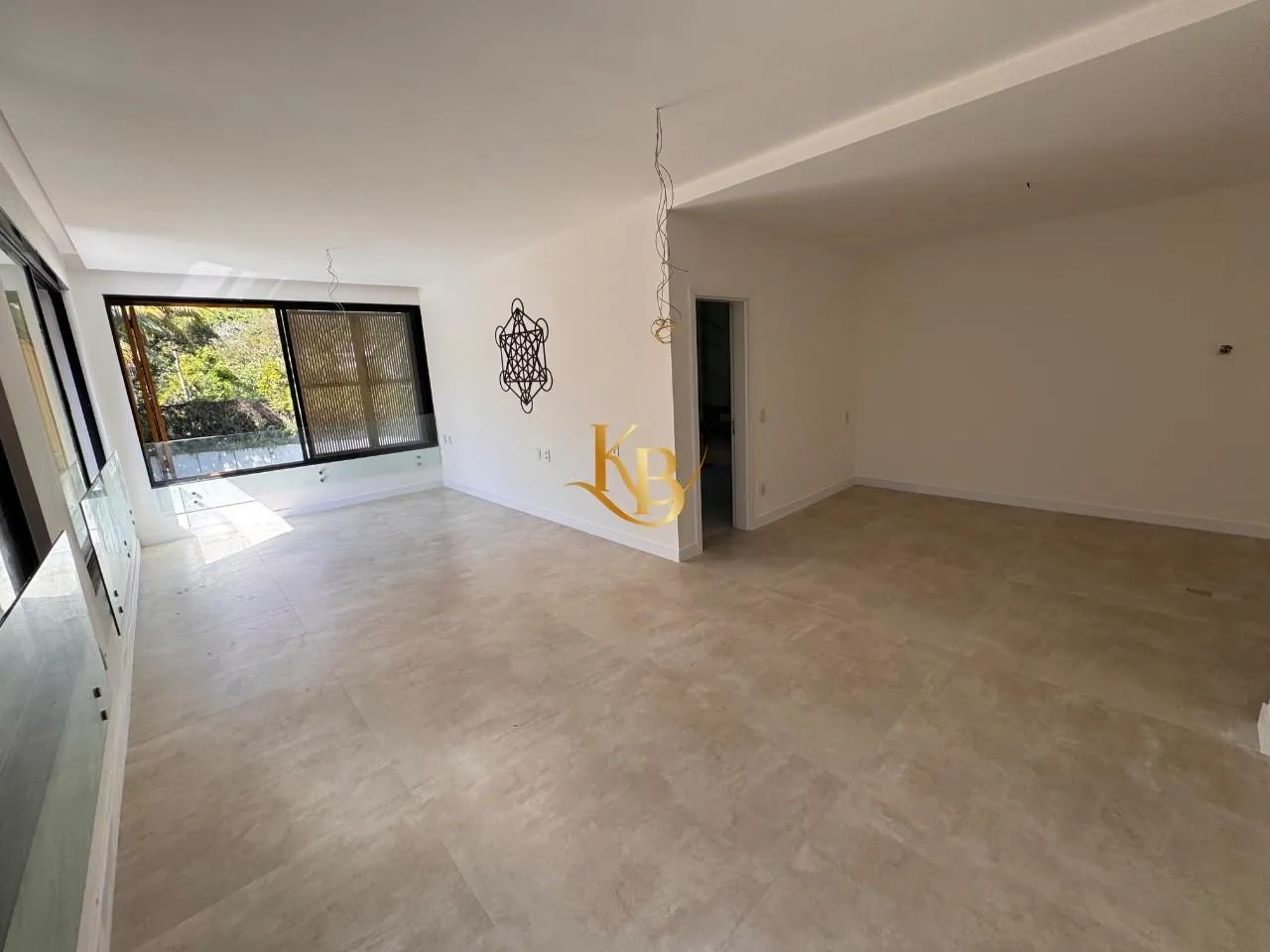 Casa com 5 quartos e área de piscina ao ar livre — photo 32
