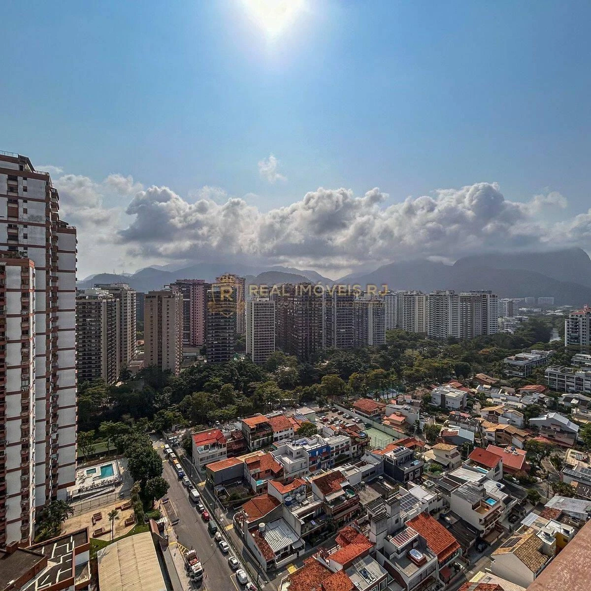Furnished 1-bedroom apartment with city views — photo 26