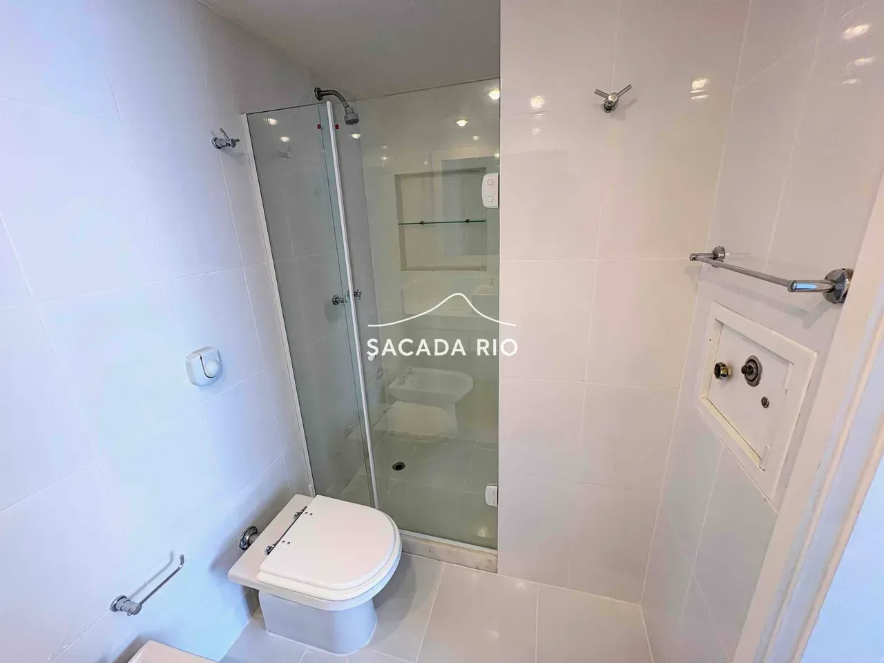 Floor-to-ceiling windows in a 3-bedroom apartment, 200 m² — photo 6
