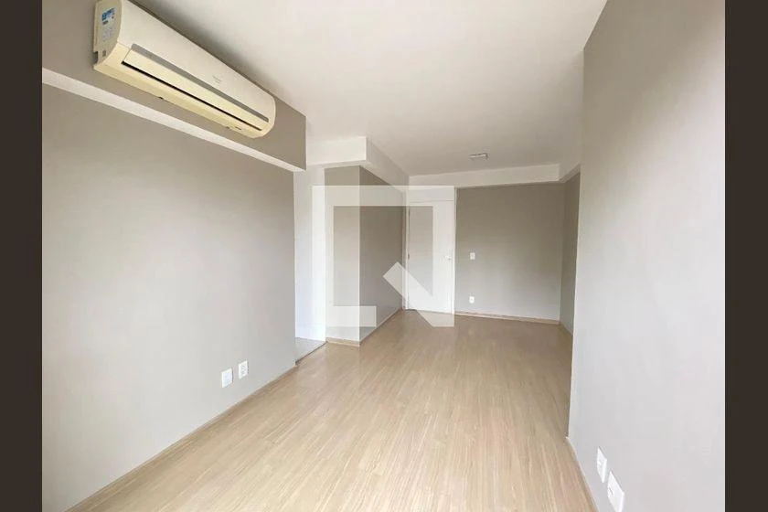 2-bedroom apartment in a building with a gym — photo 8