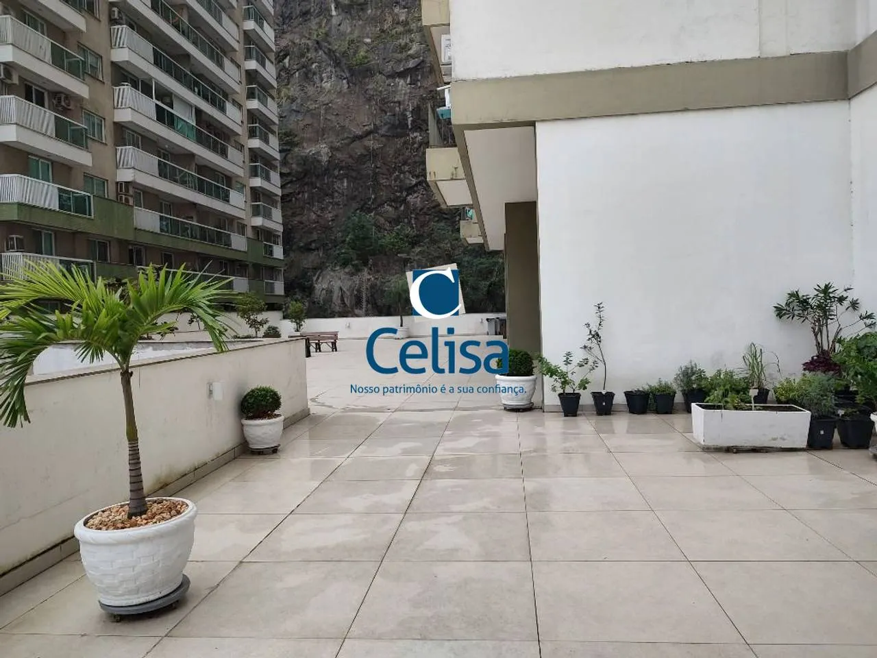 Apartment on the 14th floor with a mountain view — photo 31