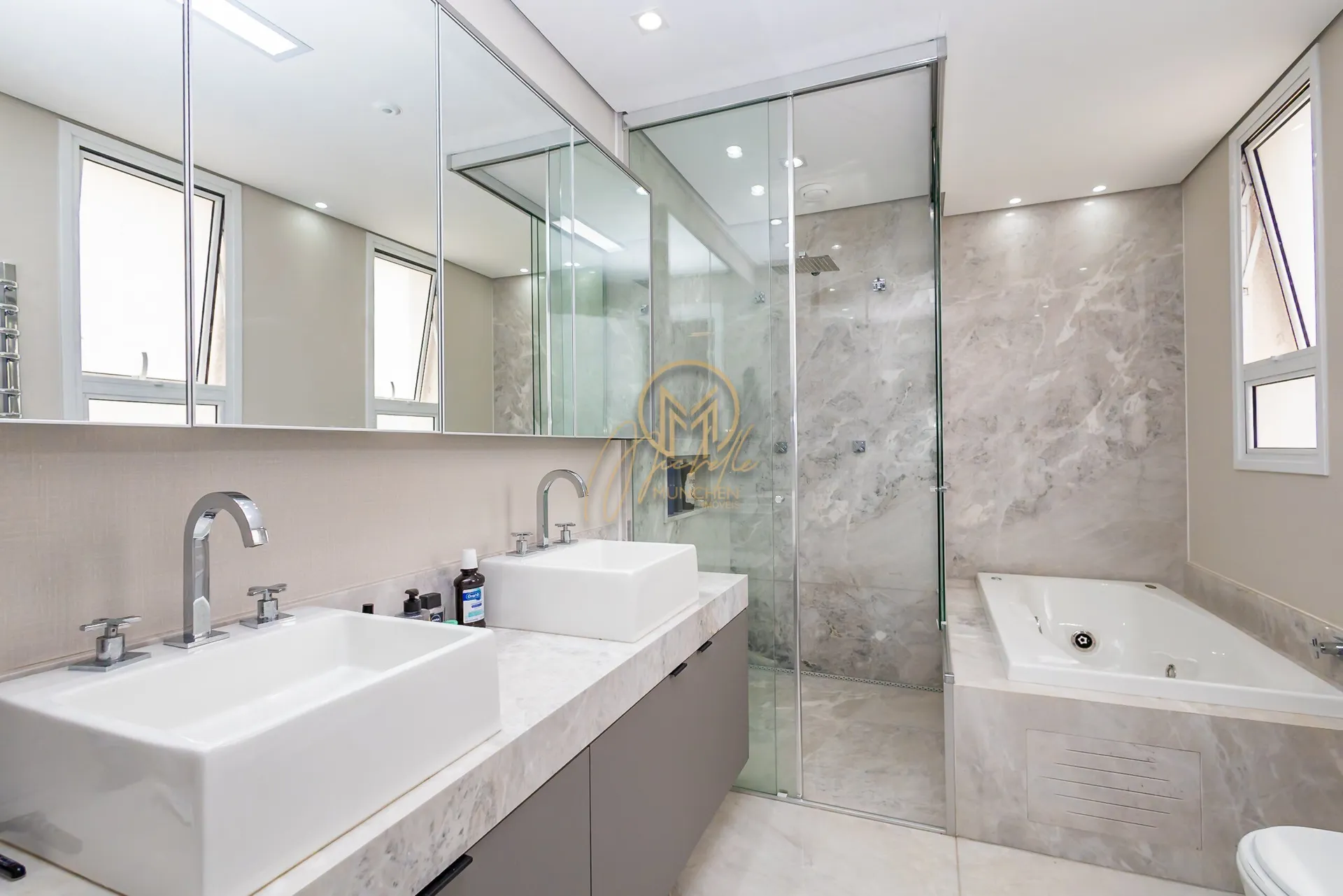 Furnished 462 m² apartment with 4 en-suite rooms — photo 98