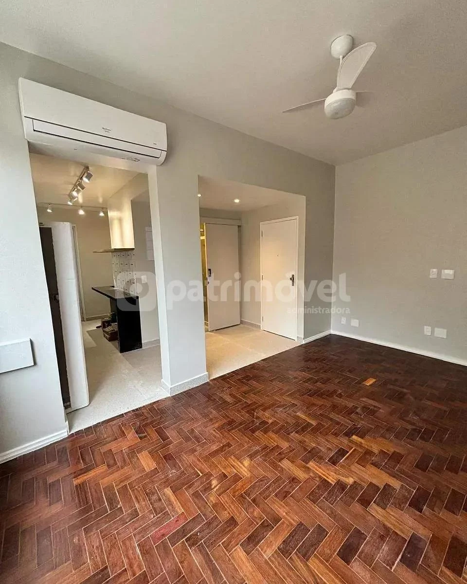 Wood or laminate floors in a 2-bedroom apartment, 70 m² — photo 14