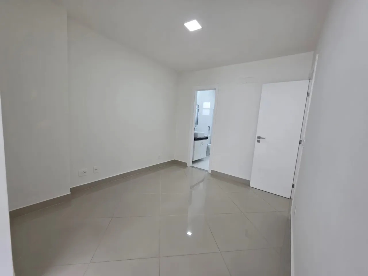 3-bedroom apartment, 1 with its own bathroom, 85 m² — photo 6