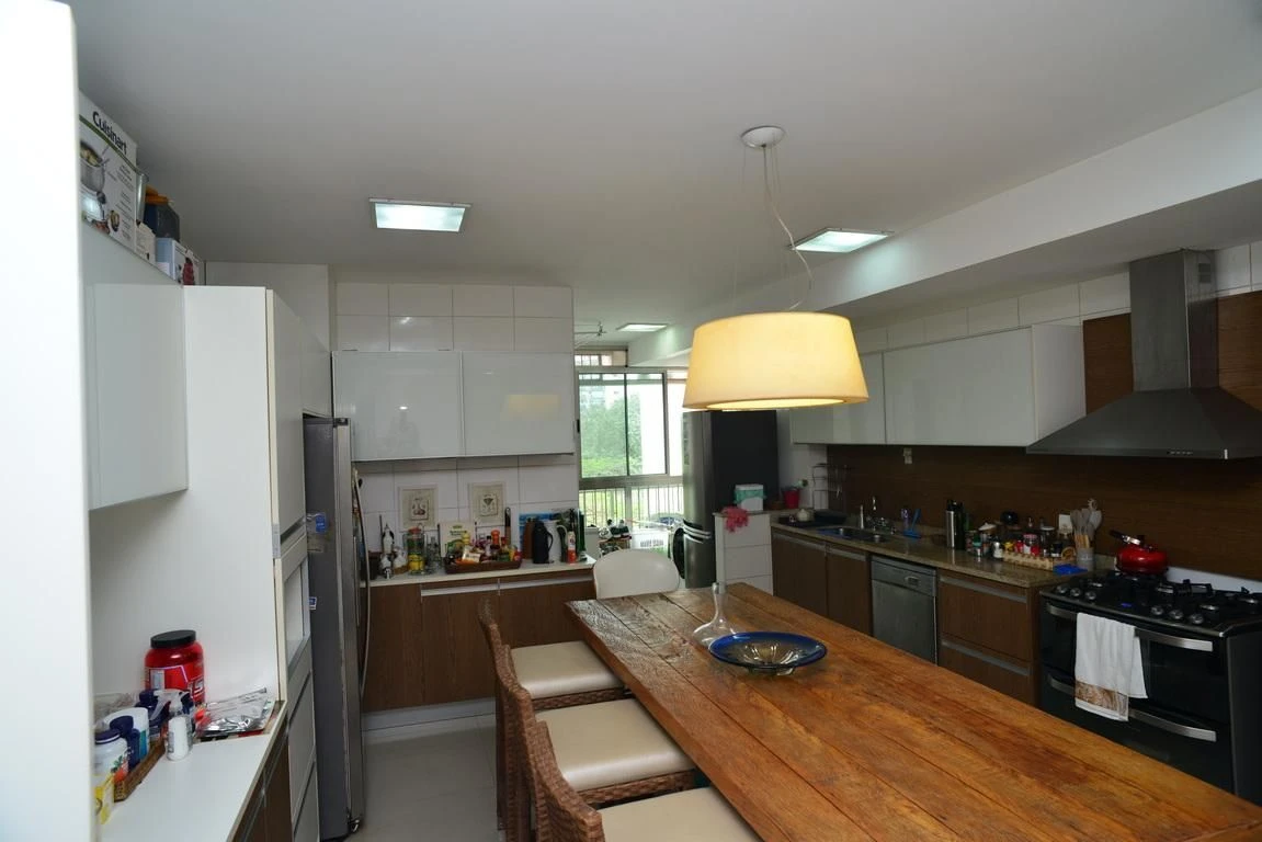 Furnished apartment with 4 en-suites and 5 bathrooms — photo 2
