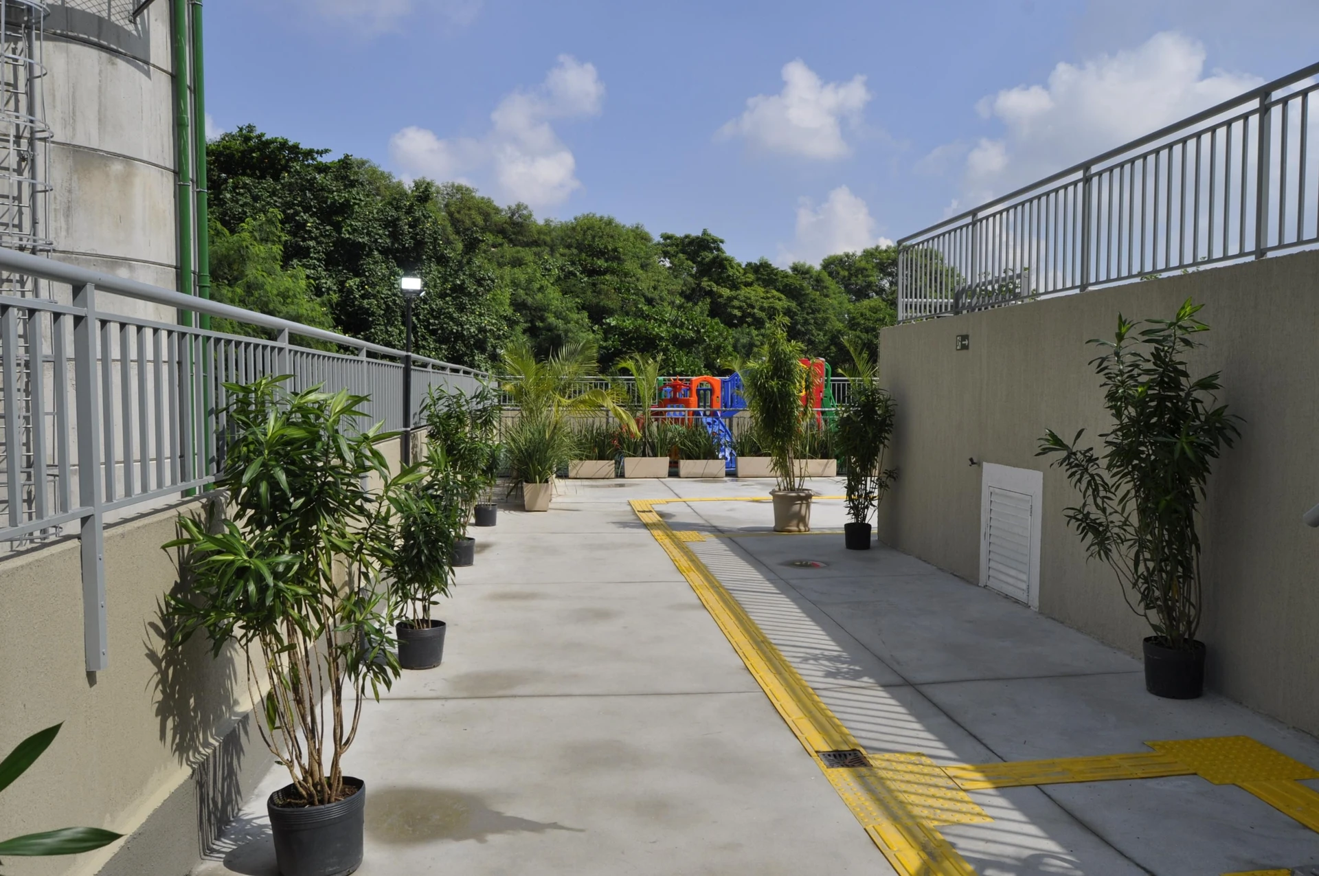 Apartment, 41 m², with a grill on the balcony — photo 23