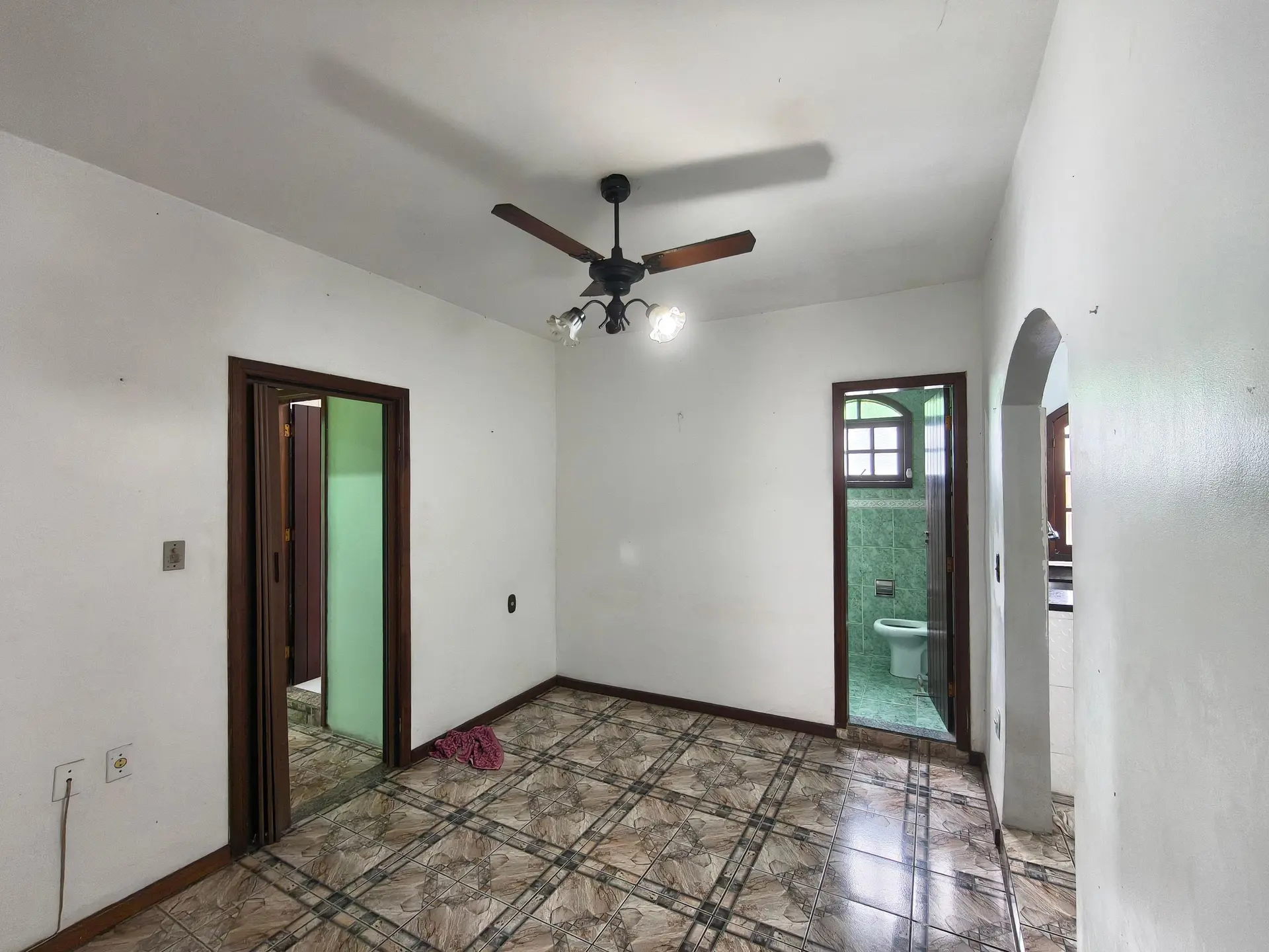 2-bedroom house with floor-to-ceiling windows — photo 20