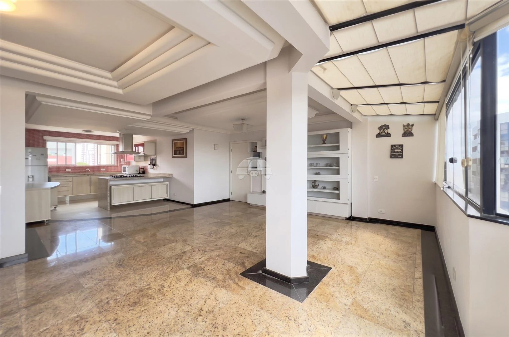 Duplex penthouse with 4 bedrooms and 3 bathrooms — photo 4