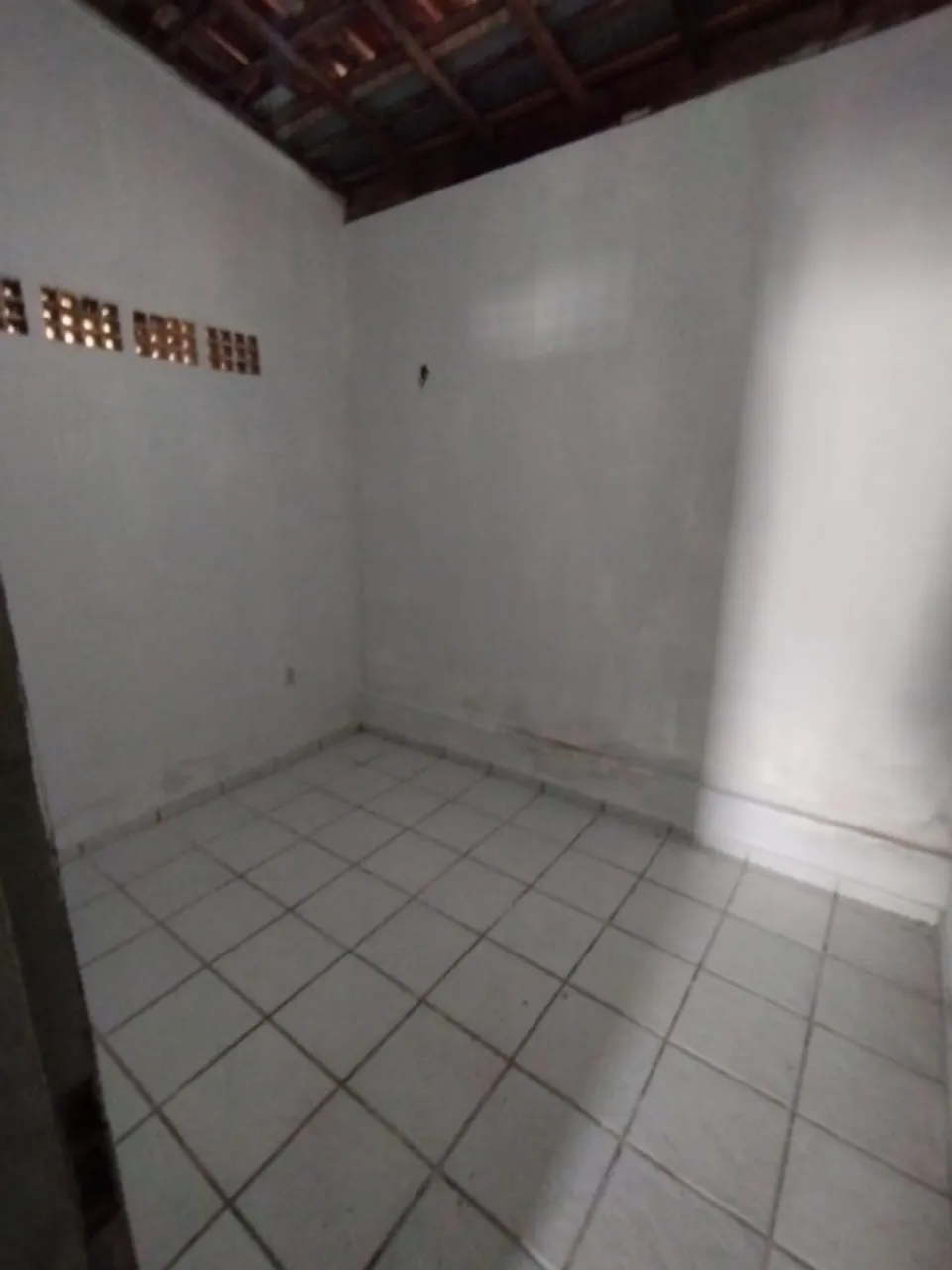 1-bedroom kitnet with a gas stove and 1 bathroom