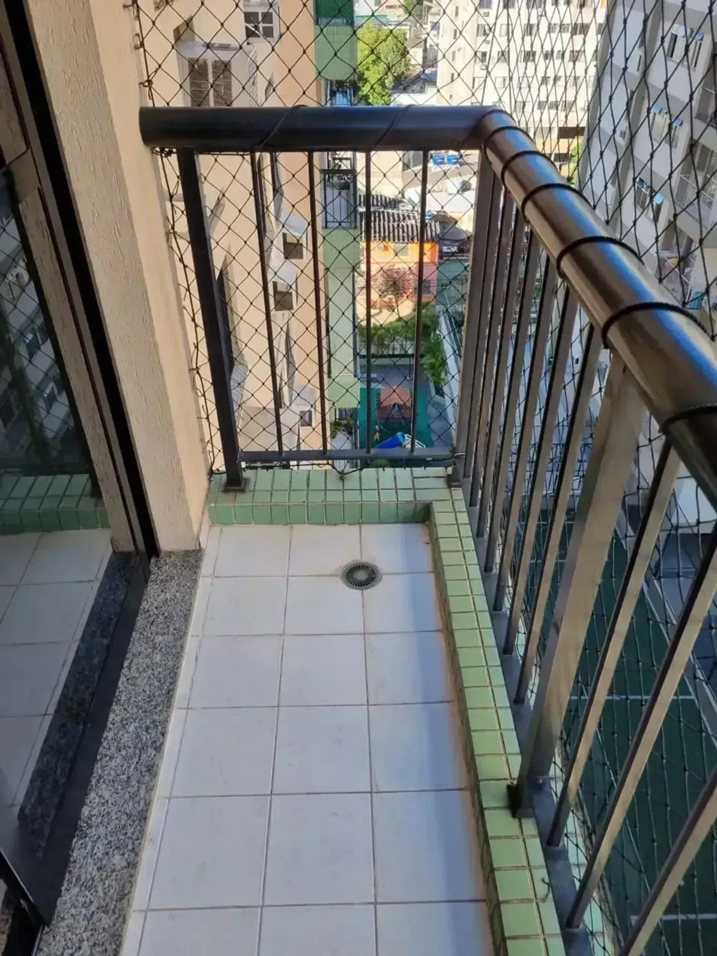 Apartamento de 2 quartos com cozinha fechada e jardim privativo — photo 11