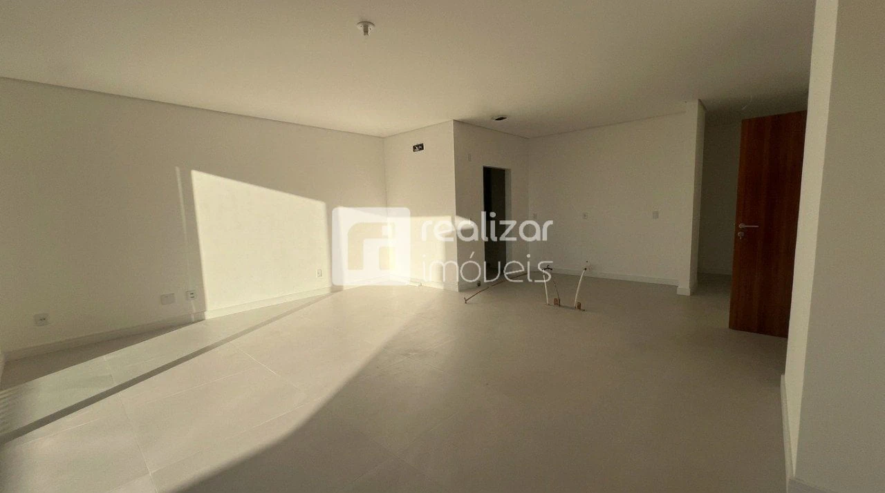 Apartment, 130 m², with floor-to-ceiling windows