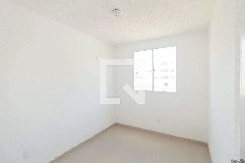 Minimal-style 2-bedroom apartment with ceramic floors — photo 23