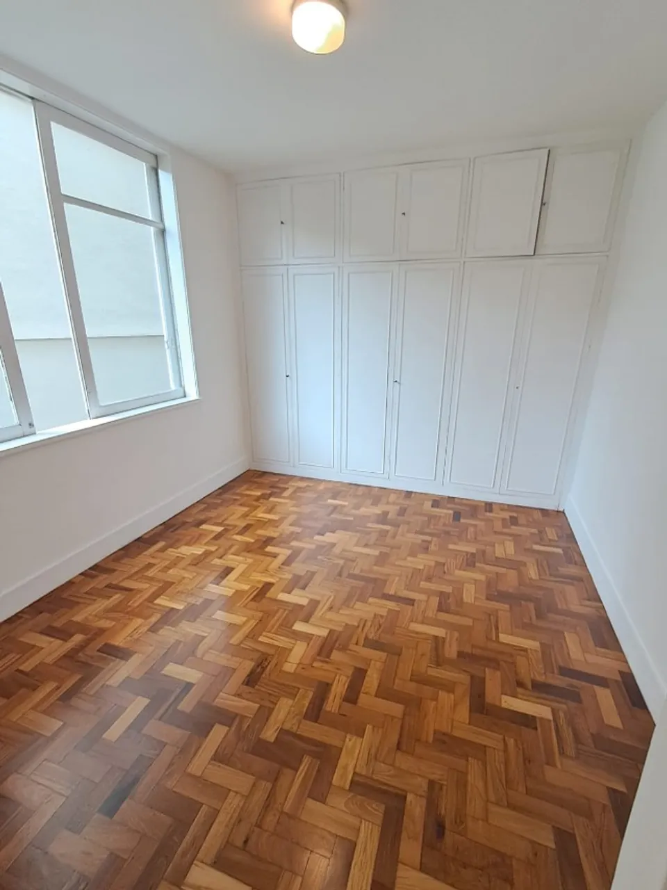 Деревянный пол или ламинат и 3 спальни: квартира 144 м² — photo 6