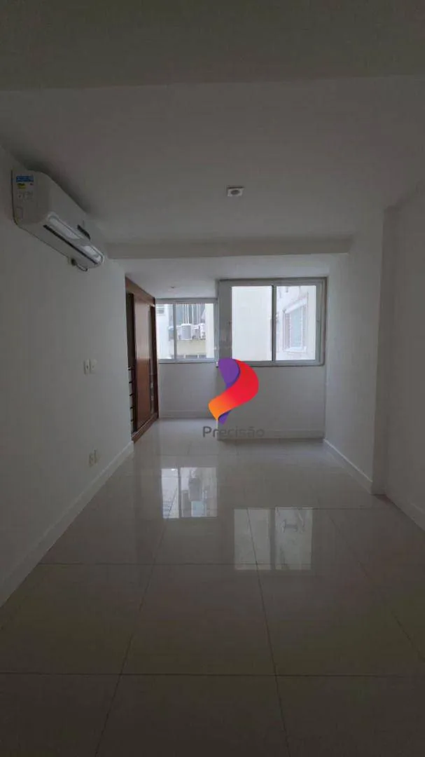 Apartment with enclosed balcony and 4 bedrooms — photo 23