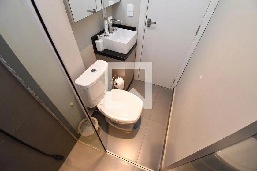 Furnished 1-bedroom apartment with enclosed balcony — photo 28