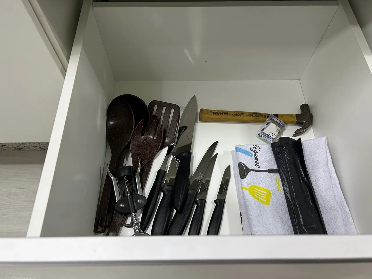 One-bedroom apartment with a dryer — photo 11