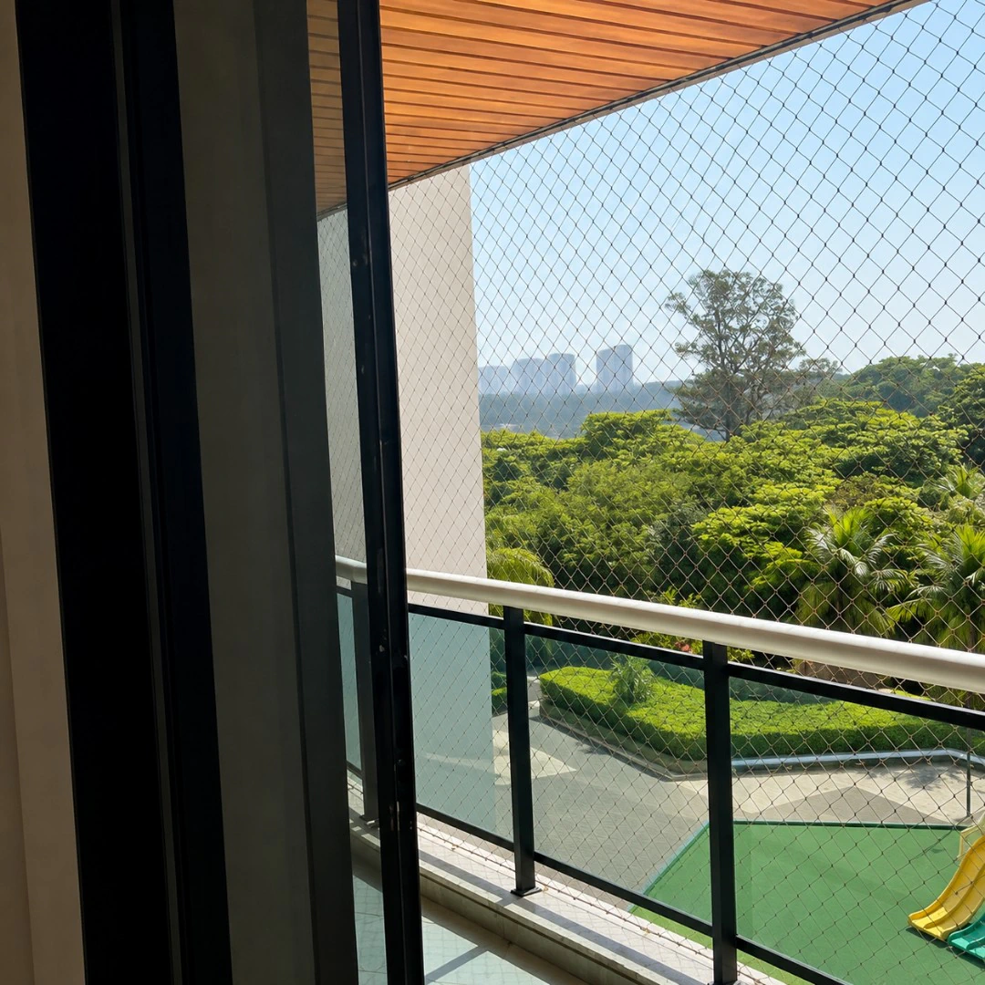 4-bedroom apartment with a glassed-in balcony and 240 m² — photo 12