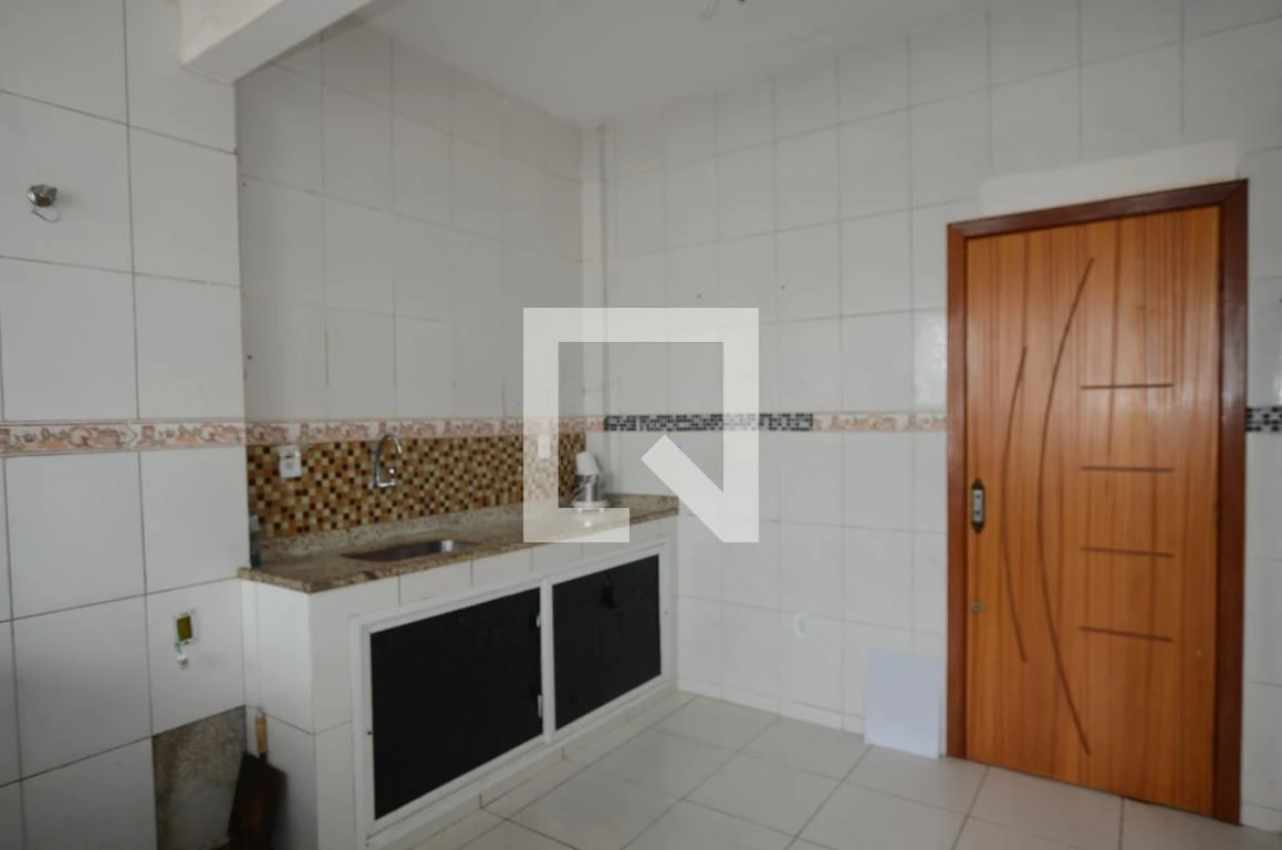 2-bedroom apartment with glass-enclosed shower — photo 8