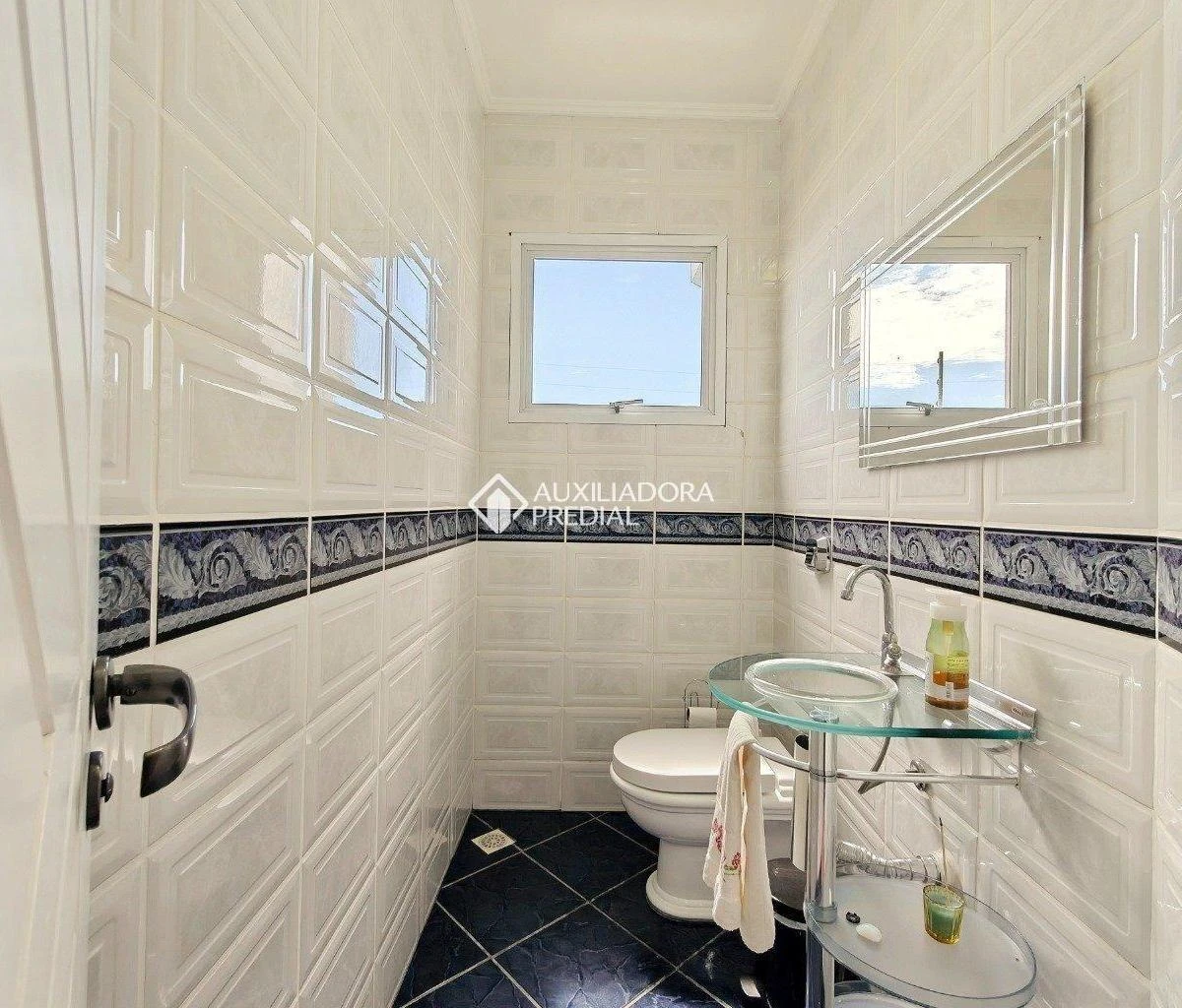 Water view in a 4-bedroom house, 320 m² — photo 18
