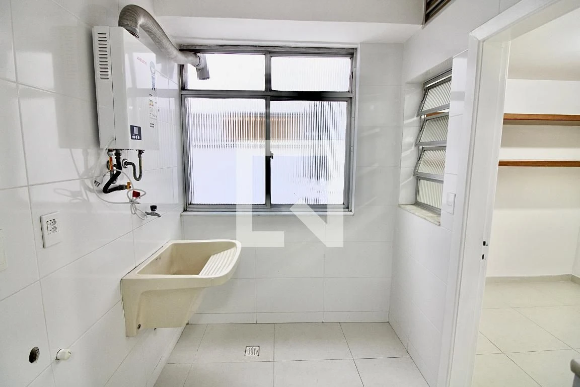 3-bedroom apartment, 1 with its own bathroom, 200 m² — photo 9