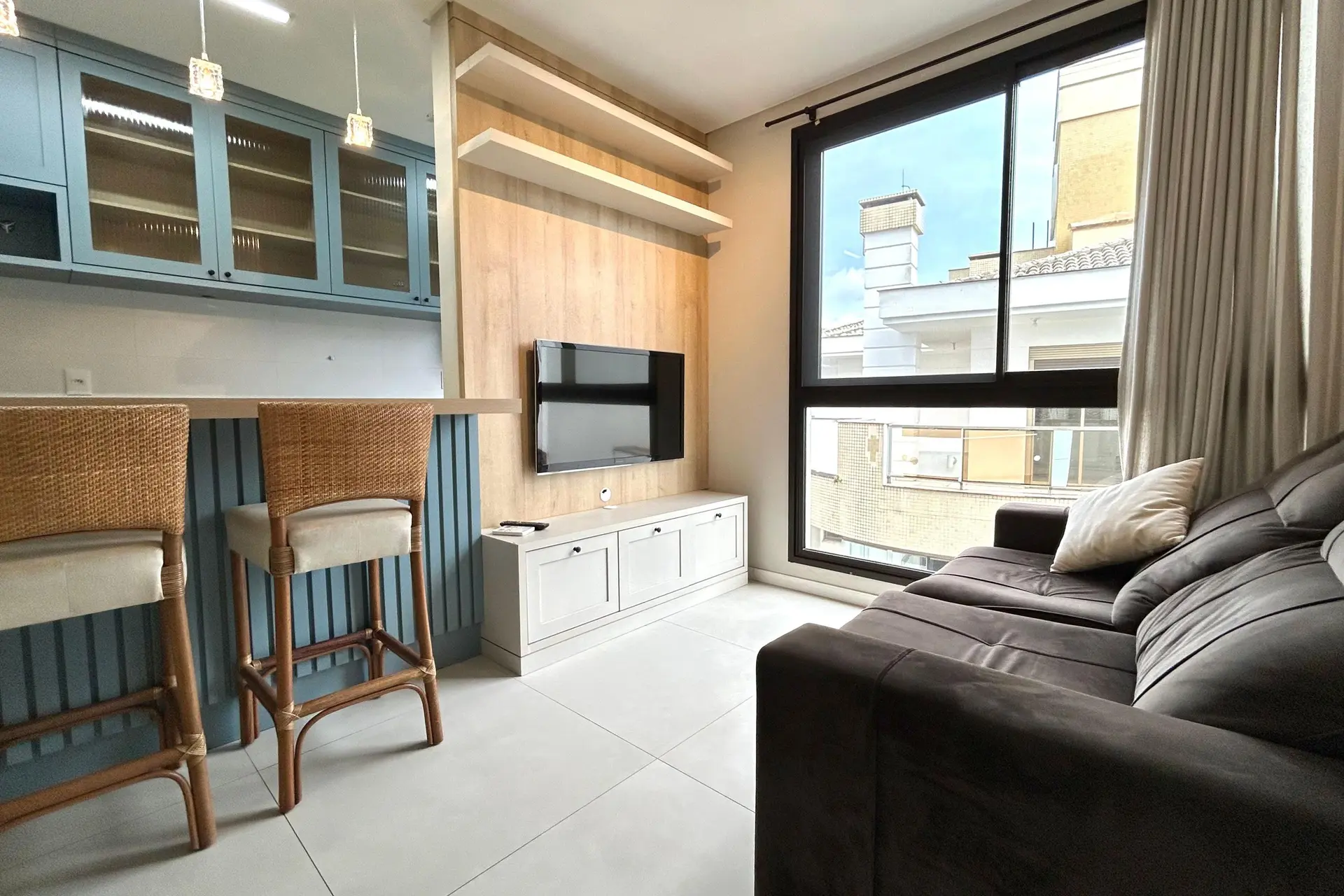 One-bedroom apartment in a building with a pool — photo 17