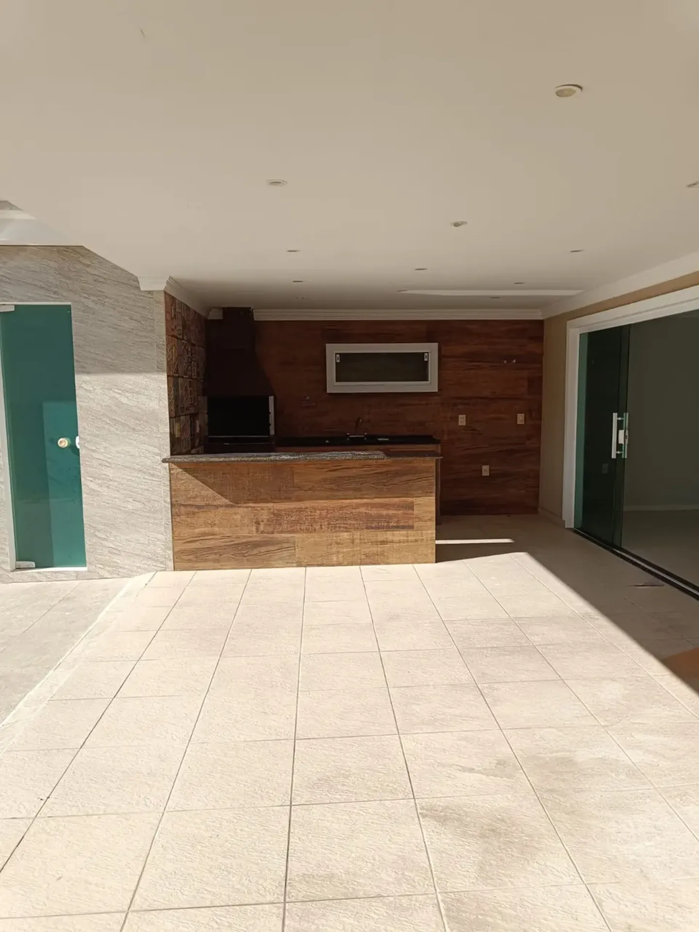 House with 4 bedrooms and 5 bathrooms — photo 6