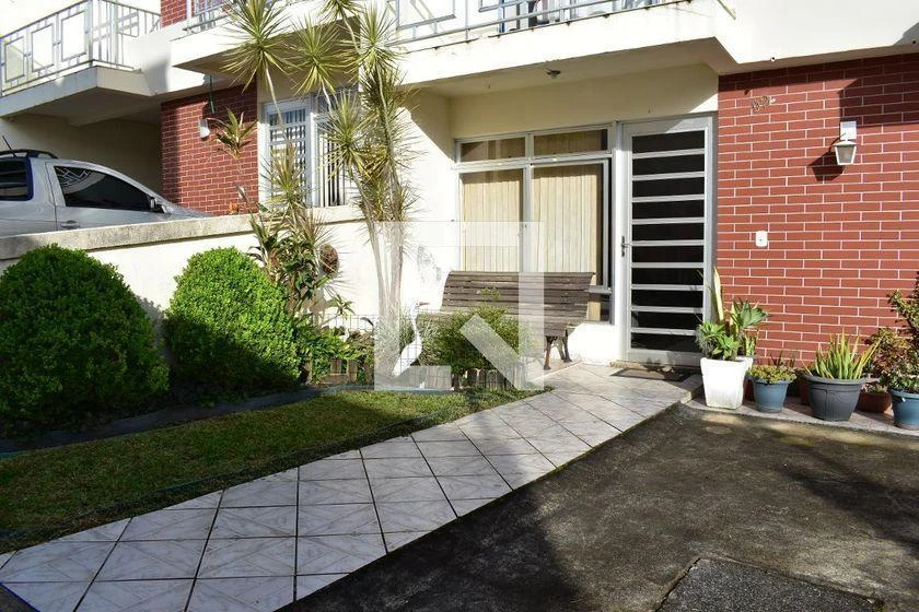 3-bedroom house with a walk-in closet in Curitiba — photo 17