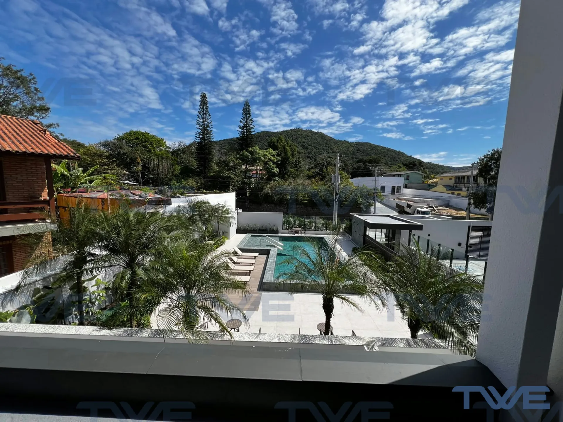Unfurnished studio for rent with 56 m² and 2 baths
