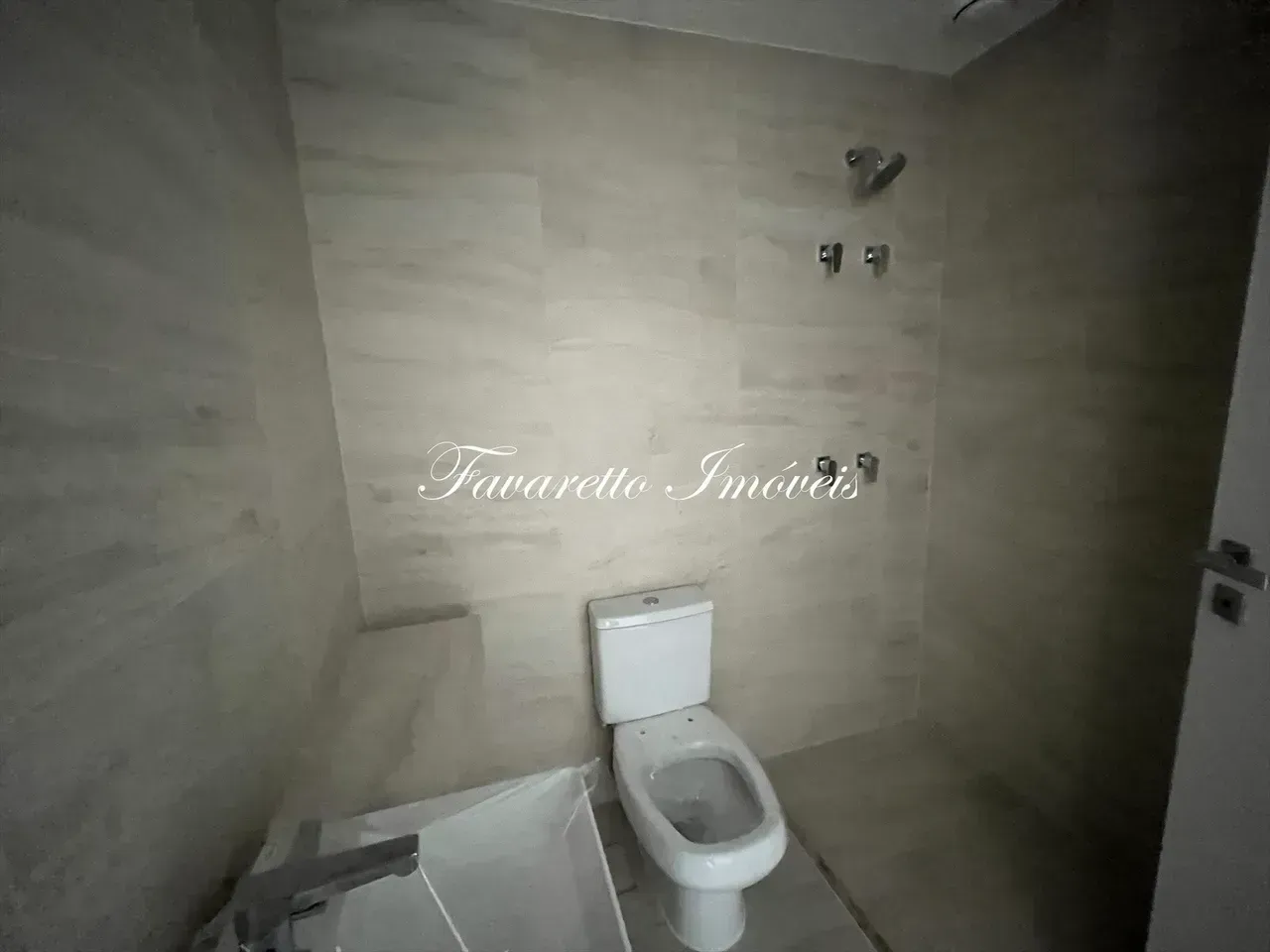 Apartment with 4 suites and a closed-off kitchen — photo 22