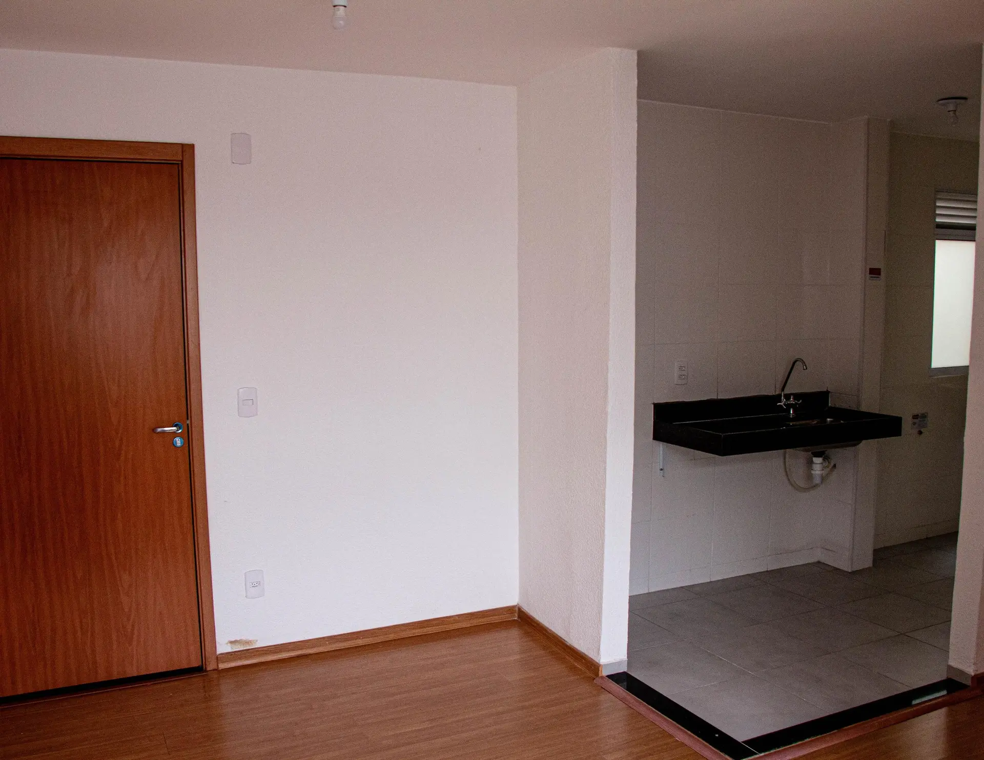Apartamento para locação com 2 quartos e 1 banheiro