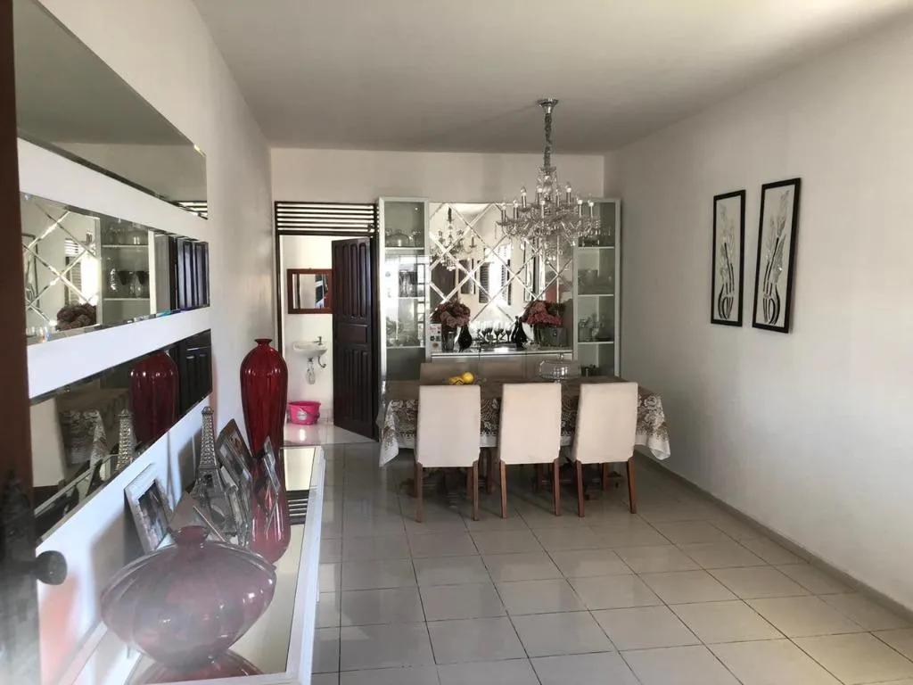 Furnished 6-bedroom house with pool and private garden — photo 10