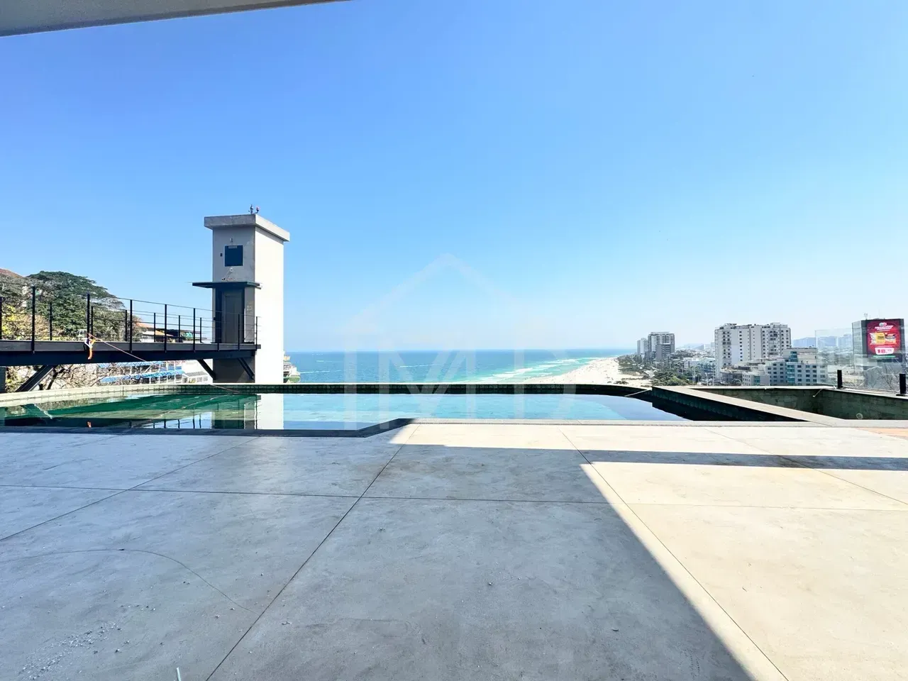 House with 7 en-suite bedrooms and a private balcony — photo 4