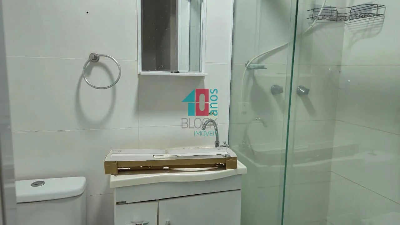 2-bedroom house with a separate kitchen and cabinets — photo 12