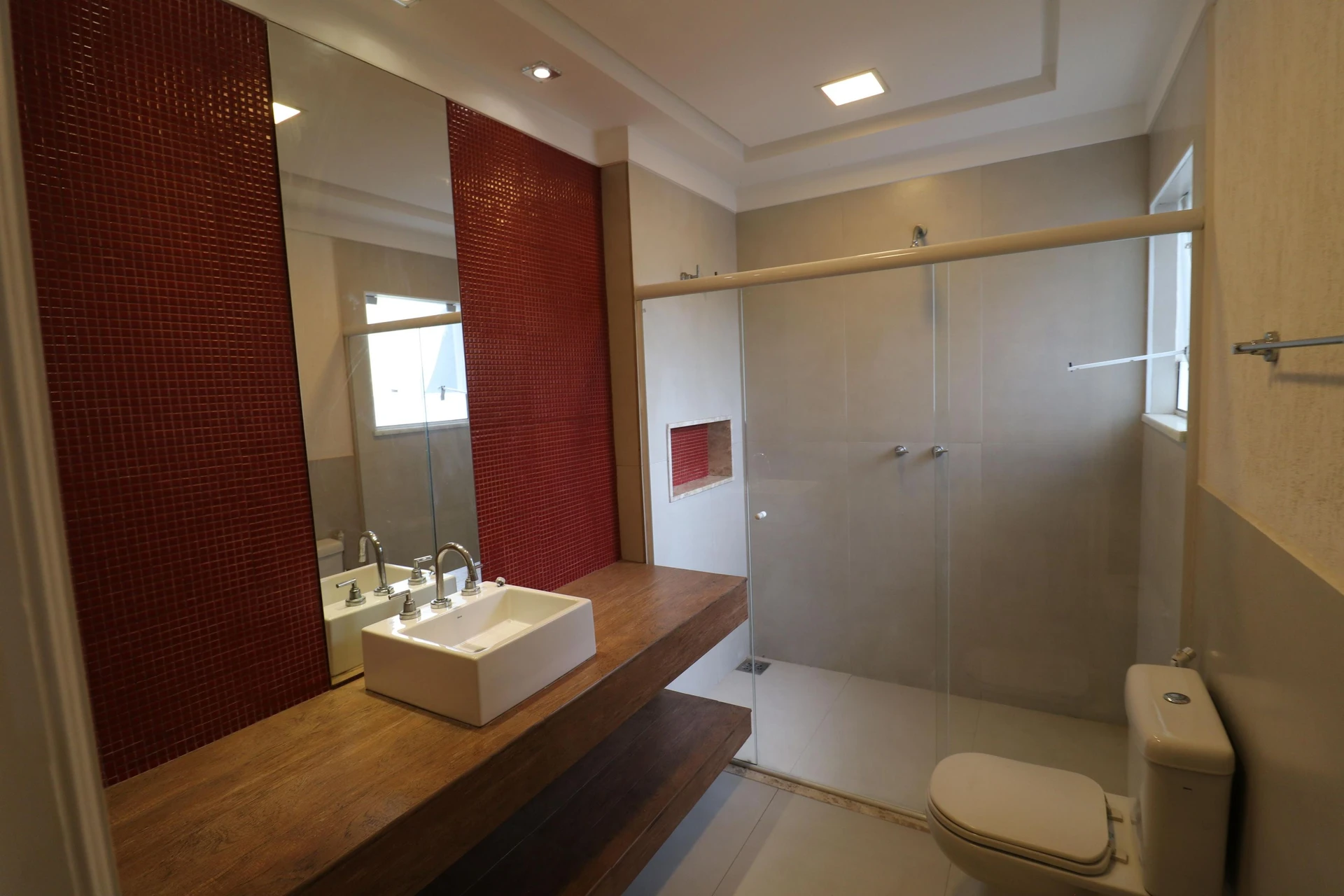 Vestidor y 5 dormitorios: casa de 420 m² — photo 61