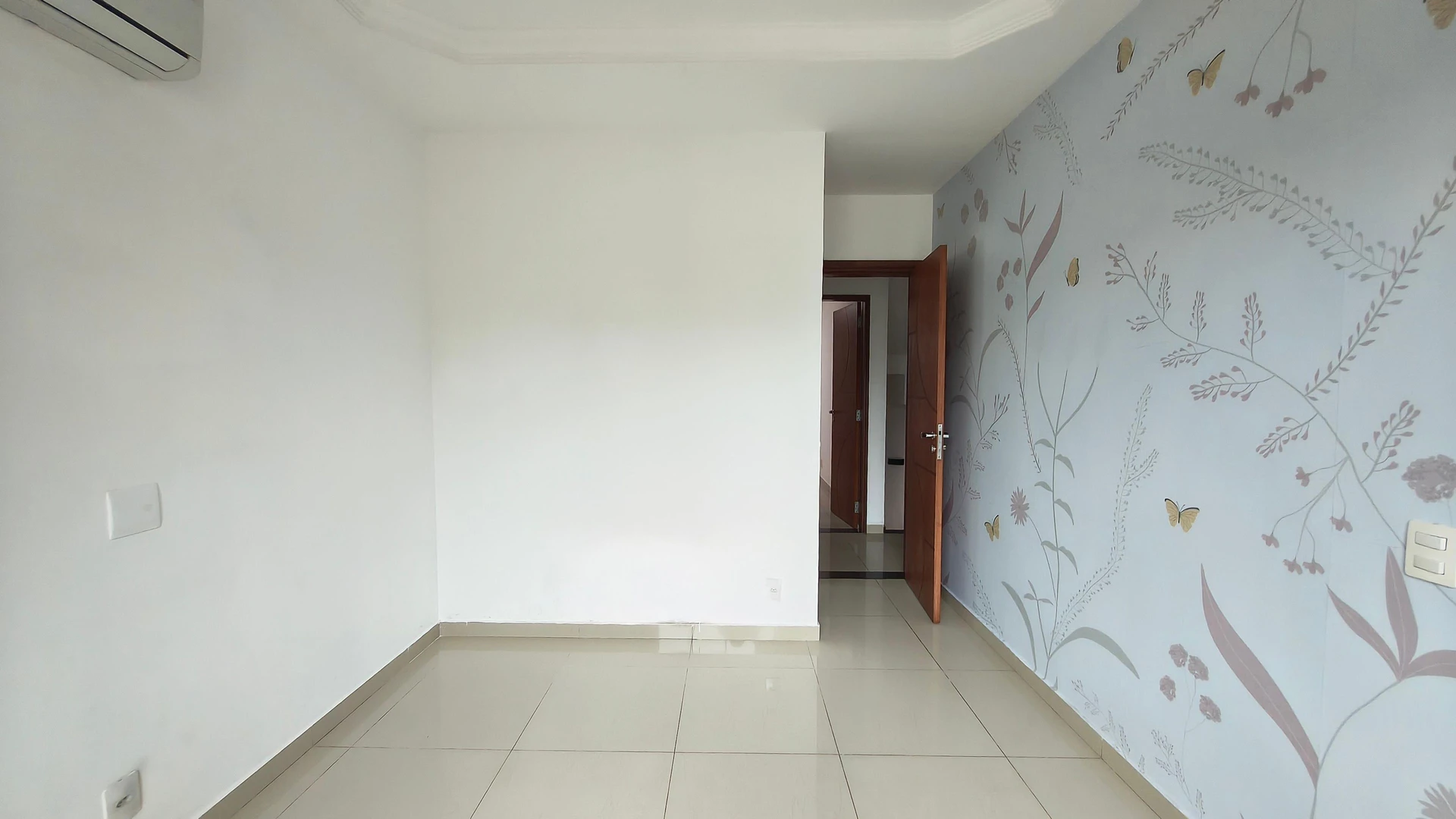 House, 241 m², with floor-to-ceiling windows — photo 44