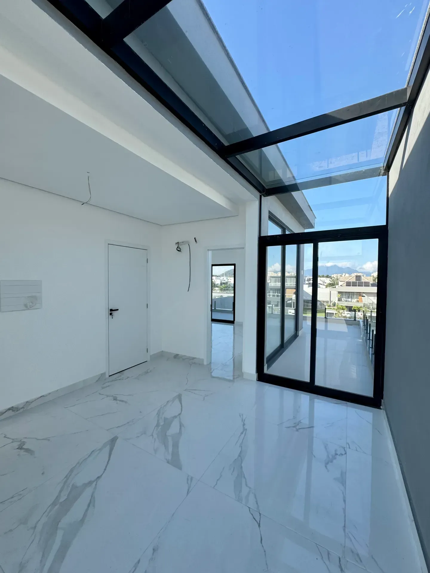 House with 5 bedrooms, 370 m² and 2 parking spots — photo 22