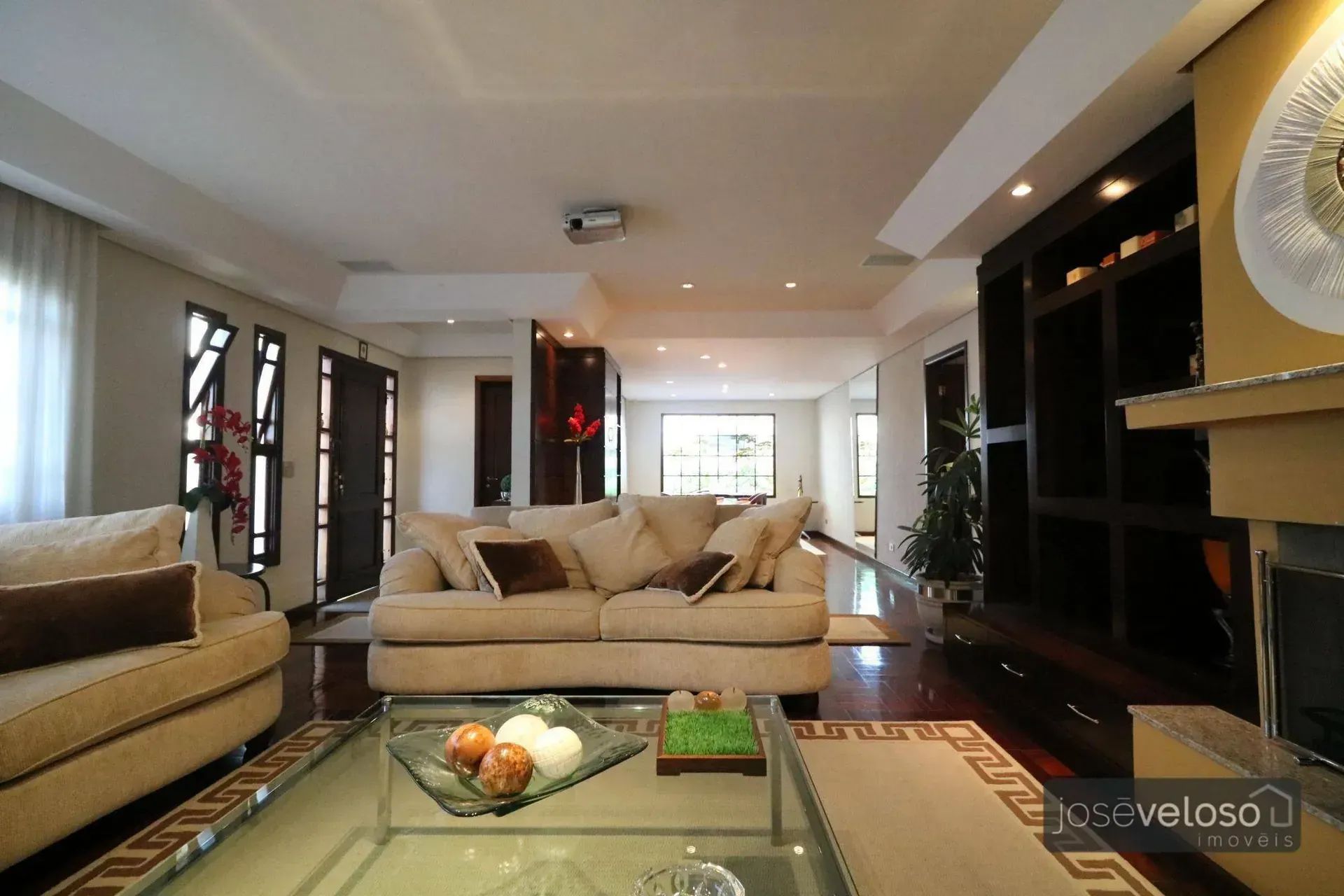842 m² house with 6 bedrooms and a gas stove — photo 9