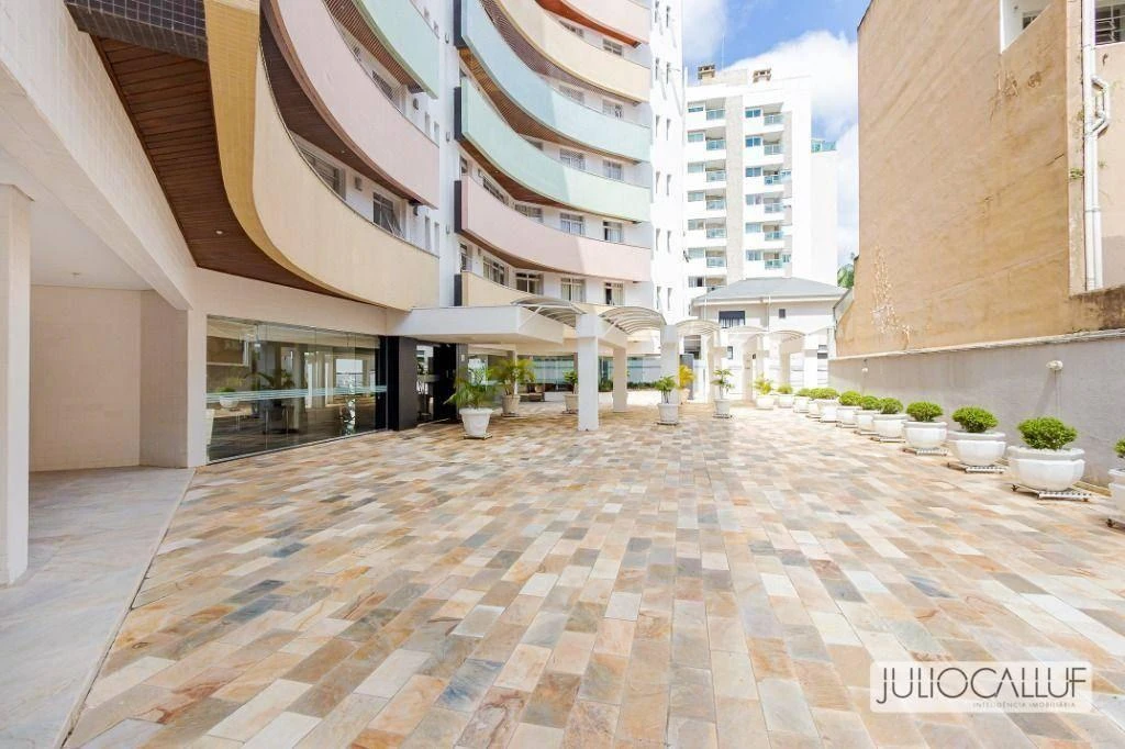 Застеклённый балкон и 3 спальни: квартира 151 м² — photo 40