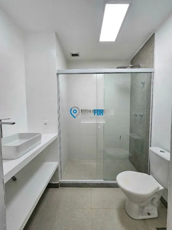 Walk-in closet in a 3-bedroom apartment, 128 m² — photo 18