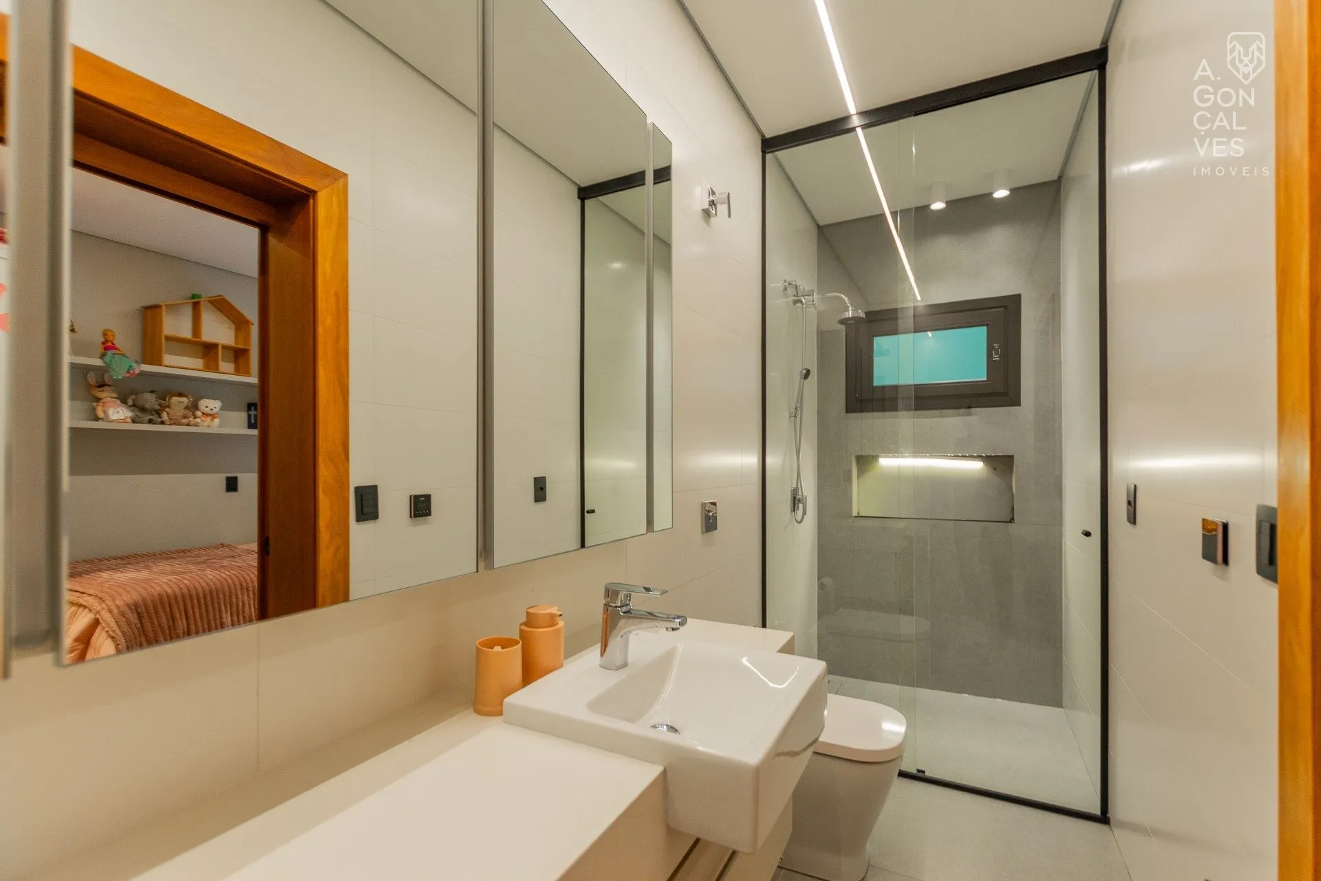 Furnished house with 4 bedrooms and 5 bathrooms — photo 34