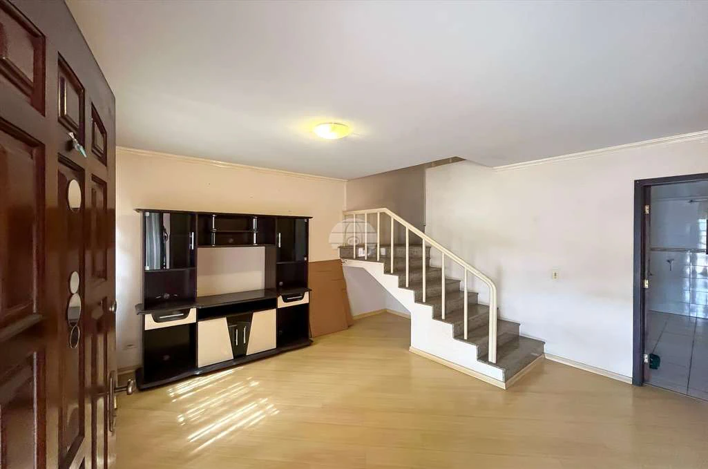 Unfurnished house with 3 bedrooms and 2 bathrooms